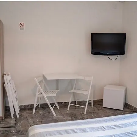 Gryllus לינה וארוחת בוקר 3*